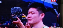 篮球比赛中球员承受巨大压力风雨无阻